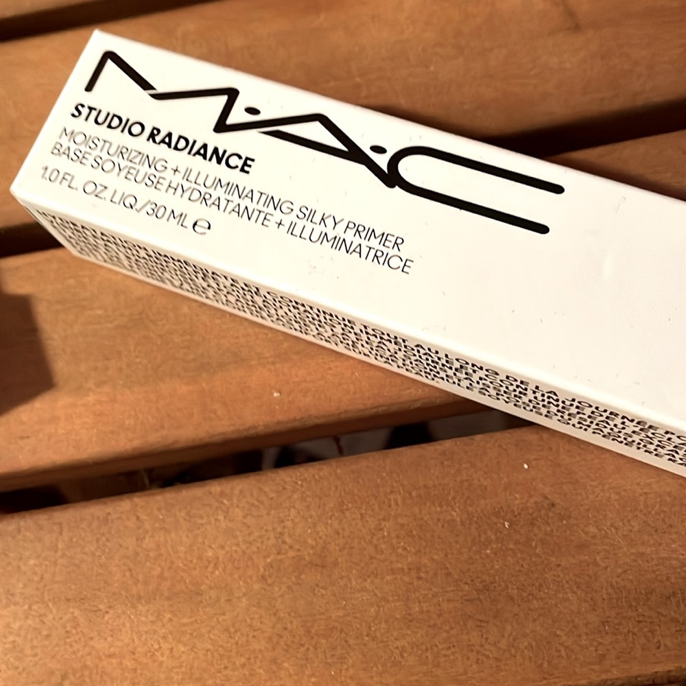 MAC Cosmetics Studio Radiance Moisturizing + Illuminating Silky Primer